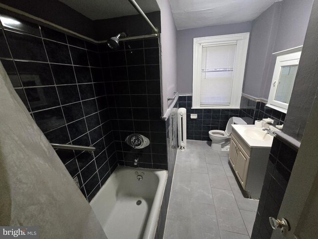 Building Photo - 5044 N Sydenham St