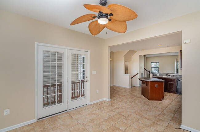 Building Photo - NORTH STAFFORD WELL MAINTAINED TOWNHOME FOR RENT