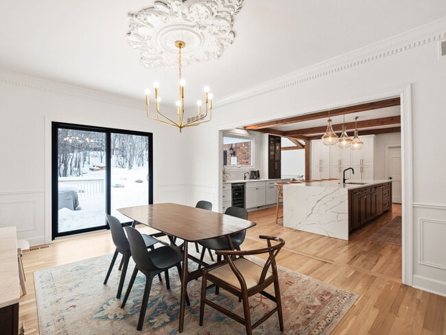 Building Photo - 3250 Chestnut Run Dr