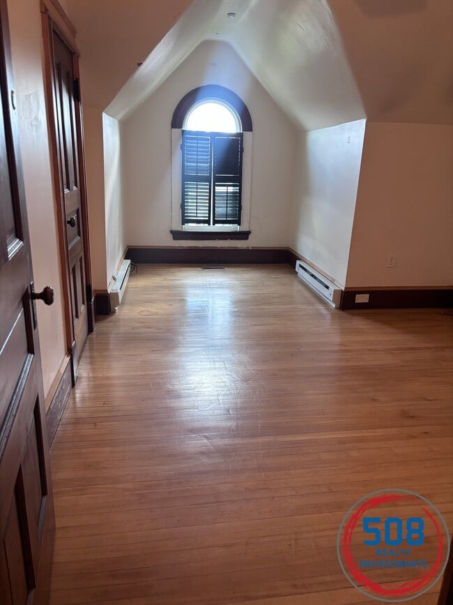 Building Photo - 667 Southbridge St