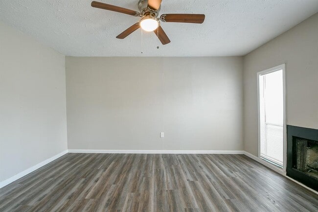 Building Photo - 319 Rustic Dr