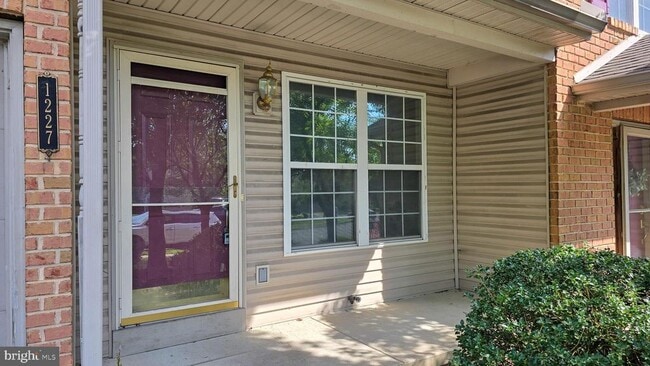 Building Photo - 1227 Cross Creek Dr