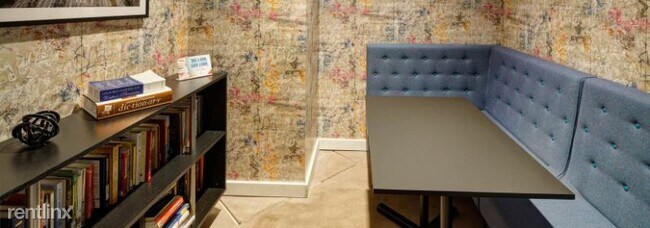Building Photo - Studio, 1 bath Condo - 850 N Clark St