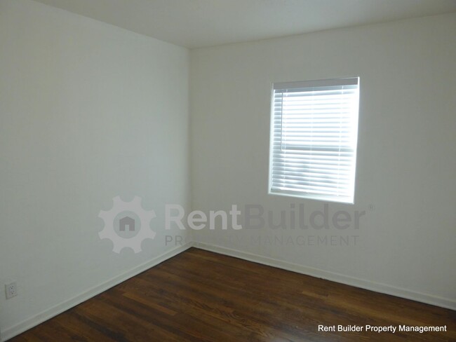 Building Photo - WOW!  SPECIAL:  PRICE REDUCED JUST IN TIME...