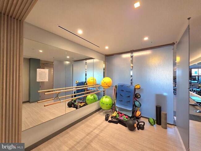 Building Photo - 737 Swann Ave