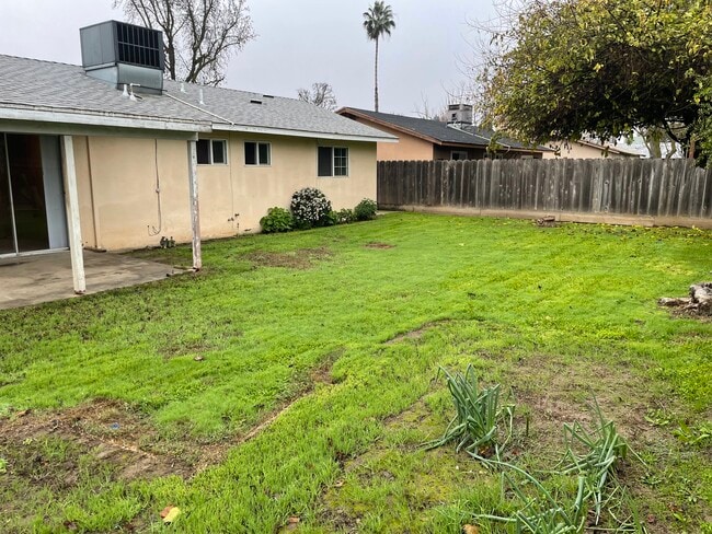 Building Photo - 1333 Woodside Dr