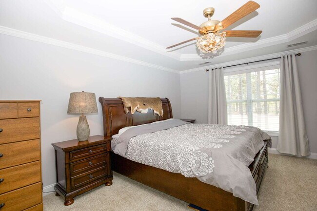 Building Photo - "Spacious 4-Bedroom Gem with 2.5 Baths at ...