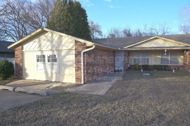 Building Photo - 746 W Commercial St