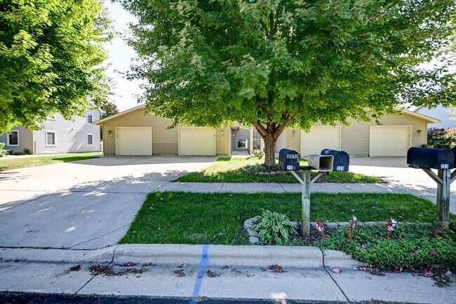 Building Photo - Broadway Drive - Sun Prairie