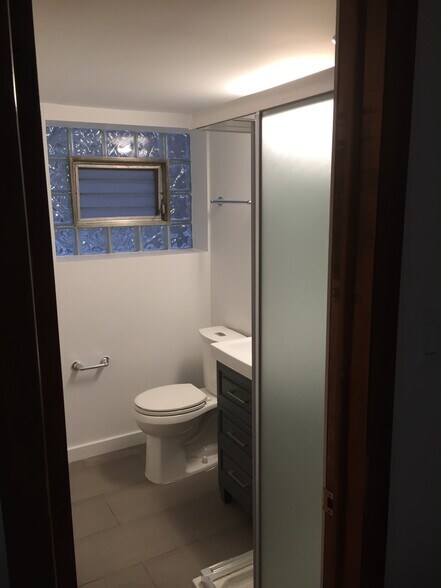 Building Photo - 3038 N Davlin Ct