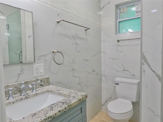 Building Photo - 1021 Mango Dr