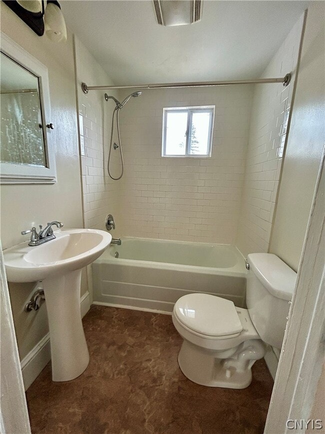 Building Photo - 722 N James St