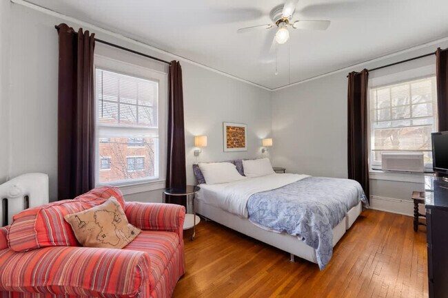 Building Photo - 536 Hawthorne Ln