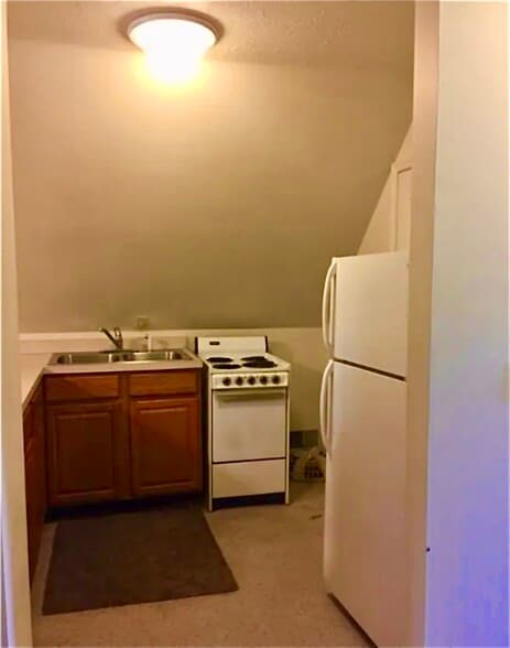 Kitchen - 276 Merriman Rd