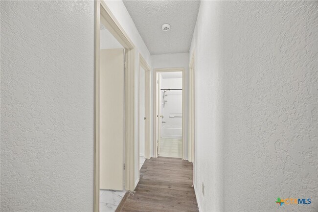 Building Photo - 2804 Cactus Dr
