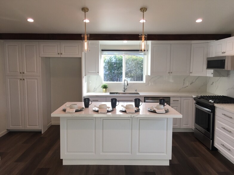 Building Photo - 10022 Kester Ave