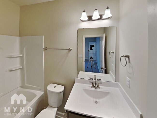 Building Photo - 1019 Willowcroft Dr