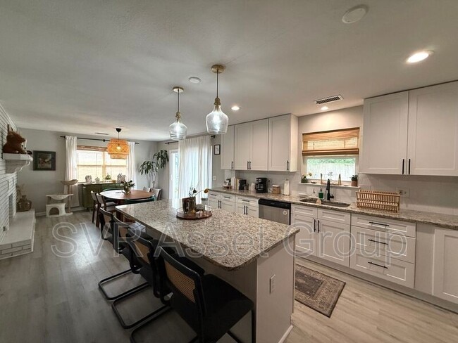 Building Photo - 1272 Arlingwood Ave