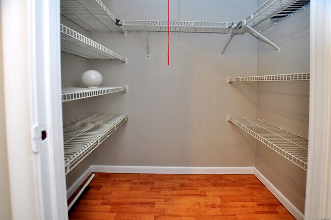 Building Photo - 710 Twin Circle Dr