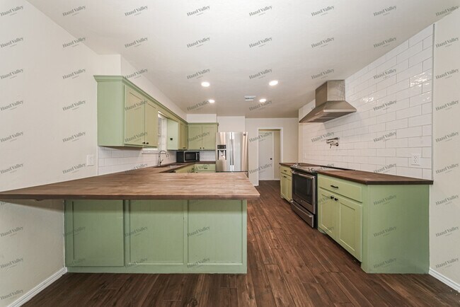 Building Photo - 12017 Surrey Ln