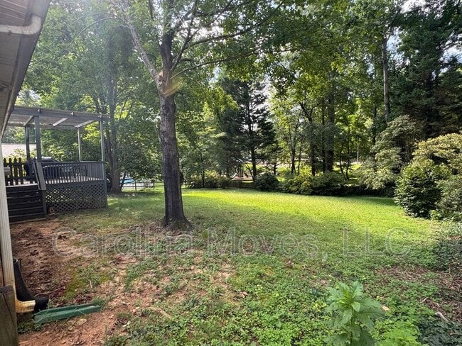 Building Photo - 502 Rosebud Ln
