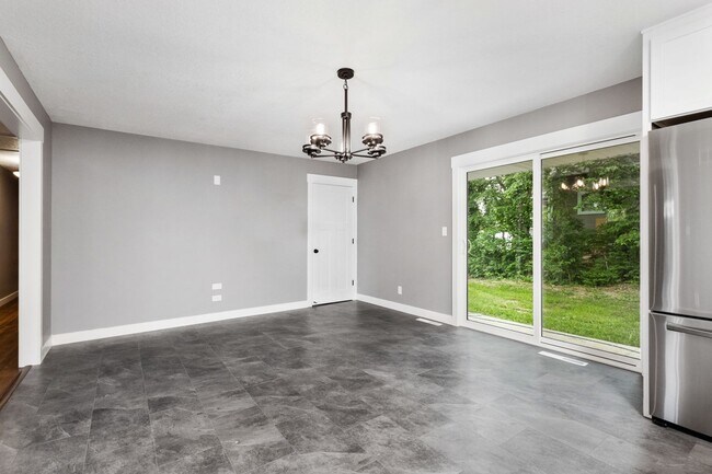 Building Photo - 1801 Elaine Dr