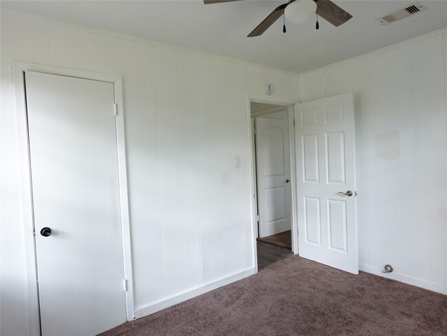 Building Photo - 8022 Woodlyn Rd