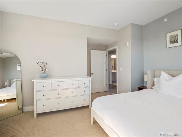 Building Photo - 210 S Cherrywood Dr