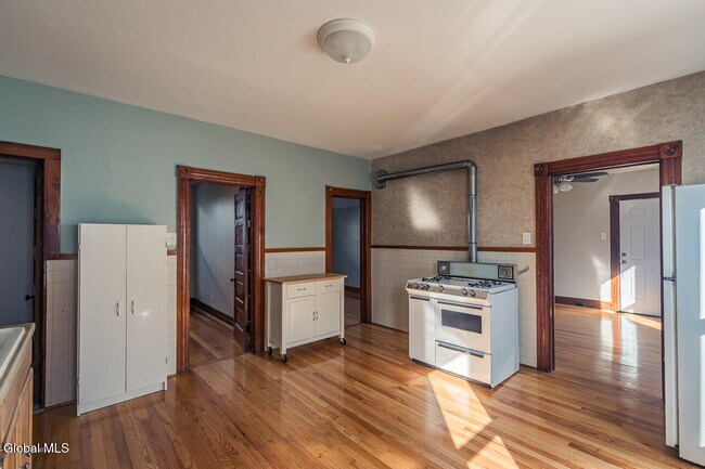 Building Photo - 65 Van Derveer St