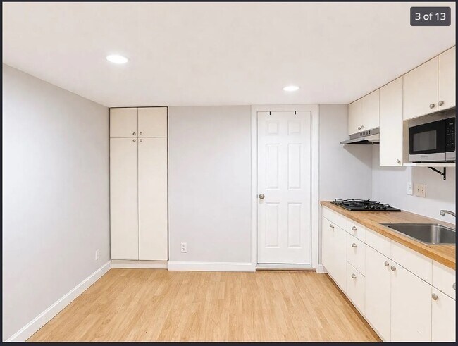 Building Photo - 528 Bennington St