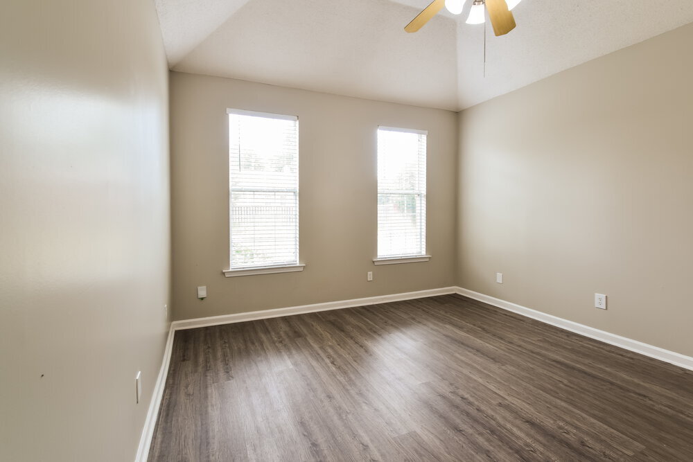 Building Photo - 10093 Woodland Hills Dr