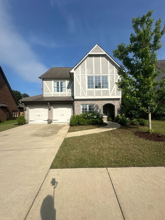 Building Photo - 1013 Edgewater Ln