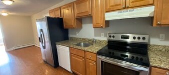 Building Photo - 44 Floyd St