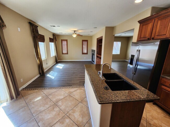 Building Photo - Stunning 4 Bed 3 Bath 2 Story Home with Loft