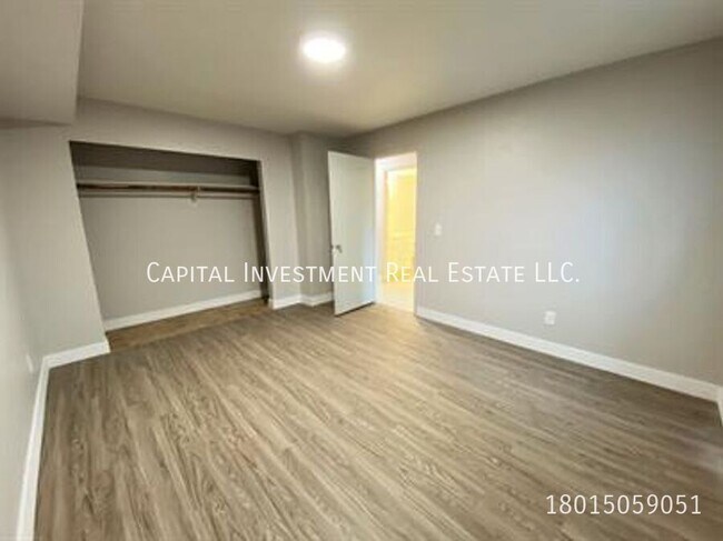 Building Photo - 2531 S Parkcrest Dr