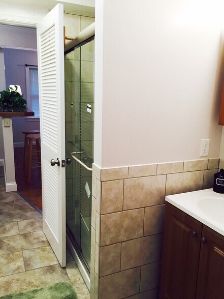 Interior Bathroom view. - 12 Stockton Avenue, Unit C