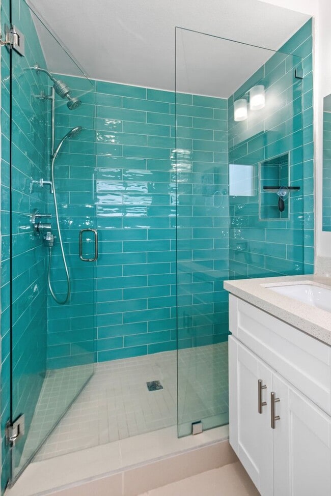 Building Photo - Long Term Unfurnished Rental available a f...