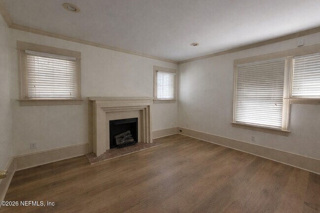 Building Photo - 1613 King St