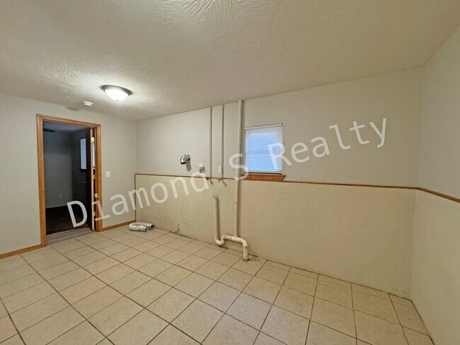 Building Photo - 1204 Flora St