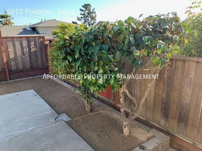 Building Photo - 5015 Foxboro Dr