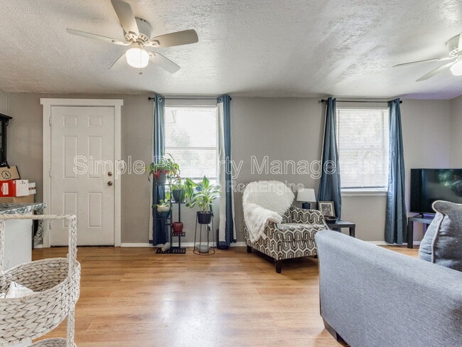 Building Photo - 1234 Iowa St