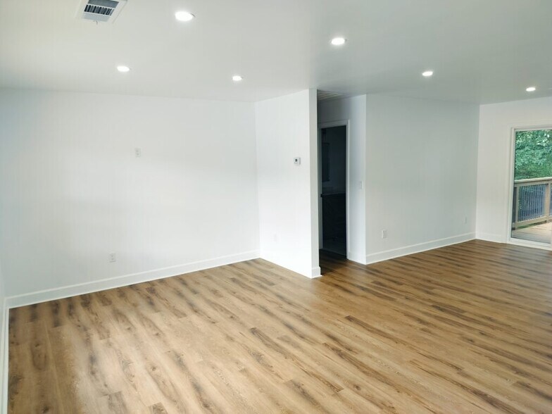 Building Photo - 731 N Price Rd