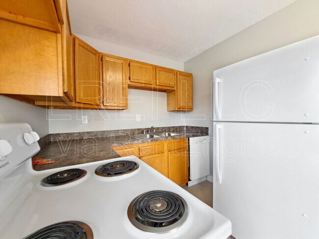 Building Photo - 8801 Malvern Hill Rd