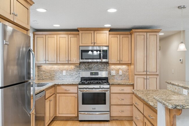 Building Photo - Inviting West Linn 4 Bed Home with Wood Fireplace, Deck, and 2-Car Garage