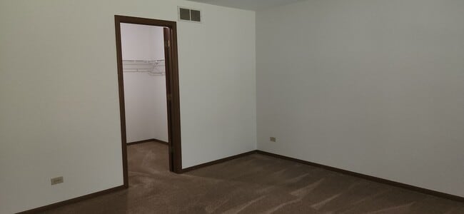 Building Photo - 280 WoodridgeUnit C