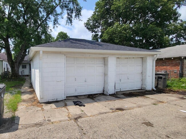 Building Photo - 1527 N Chester Ave