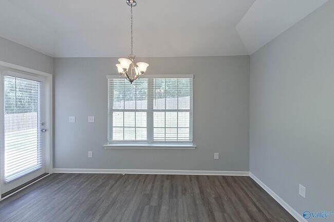 Building Photo - 112 Live Oak Dr