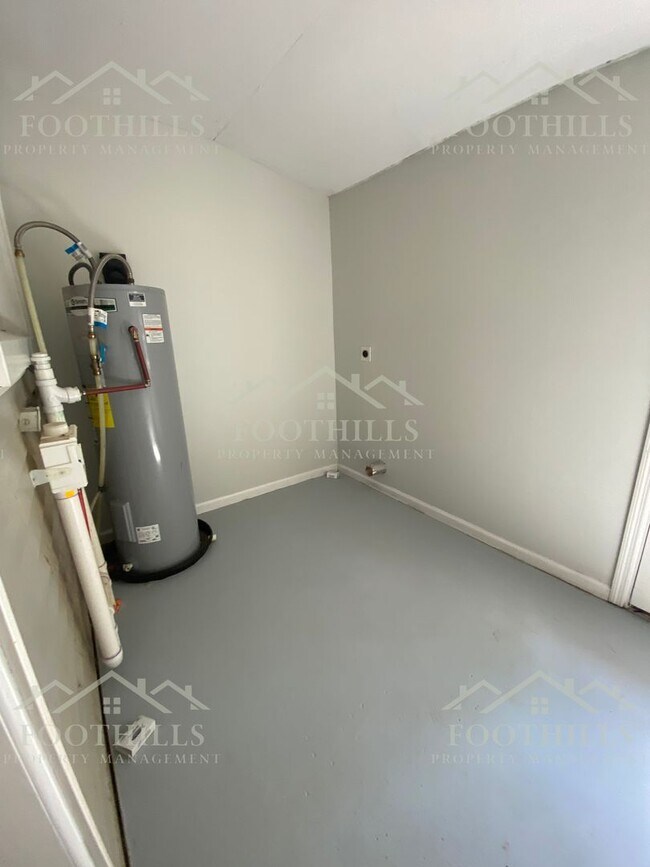 Building Photo - 106 Hanks Dr