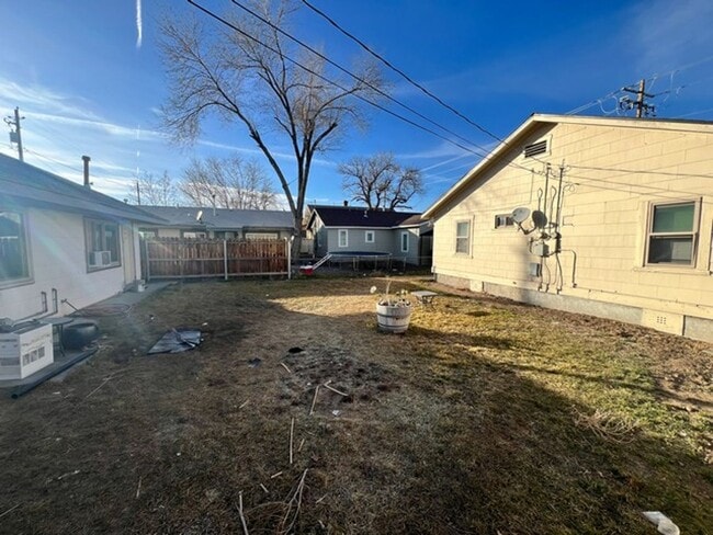 Building Photo - Central Sparks 2 Bedroom Duplex
