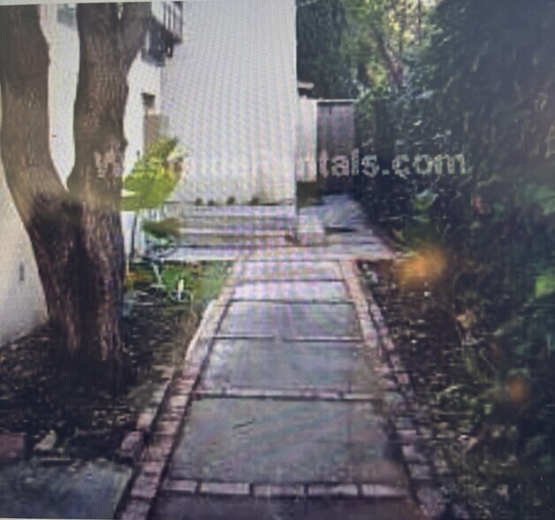 Building Photo - 3641 Kelton Ave